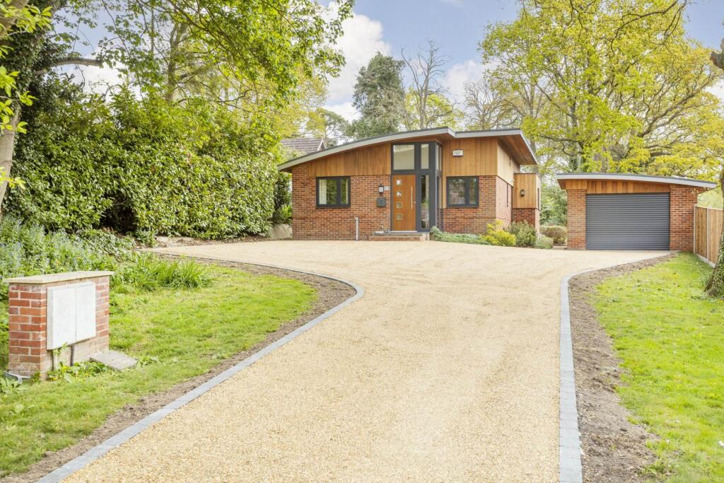 3-bed detached on West End Avenue, Brundall, £475,000
