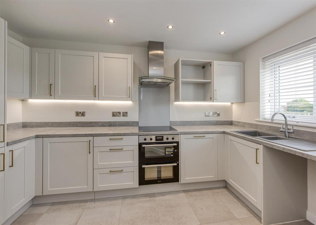 11 Leeveson Drive, Wrottesley Village, Wolverhampton photo 3