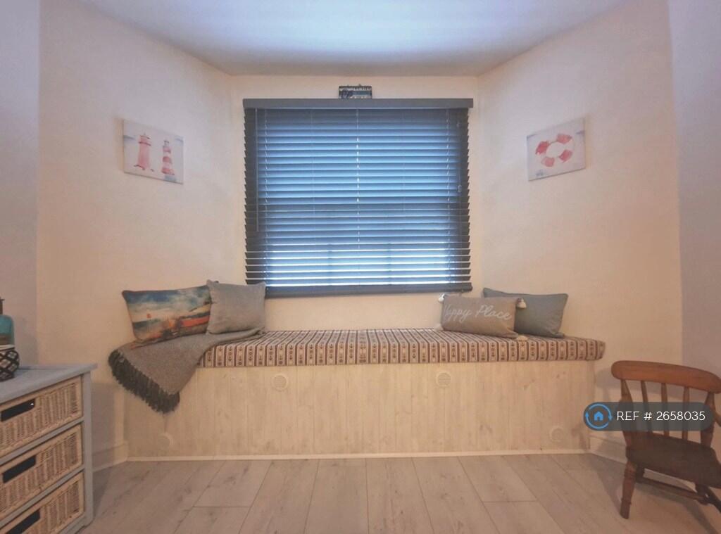 Apartment in Canterbury - View 3