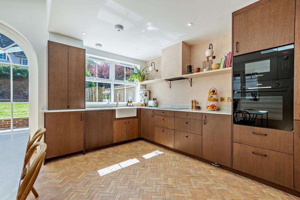 House in Sevenoaks, Kippington - More