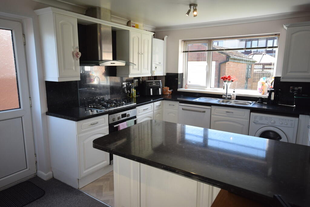 Shearwater Crescent, Walney, Barrow-in-Furness photo 4