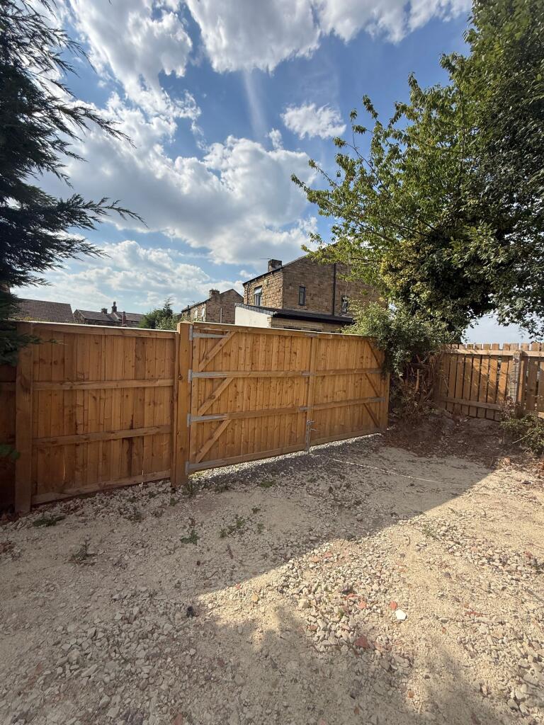 Brentwood Close, Soothill, WF17 - More