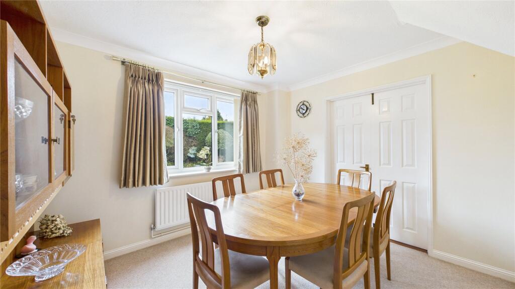 Russetts Close, Horsell, Surrey, GU21 photo 4