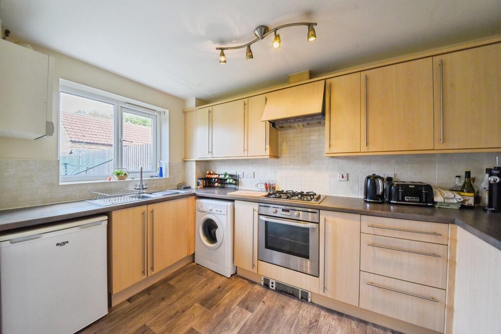 Kinross Road, Sleaford - View 6