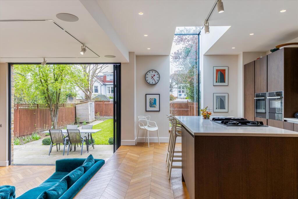 House in London - View 5