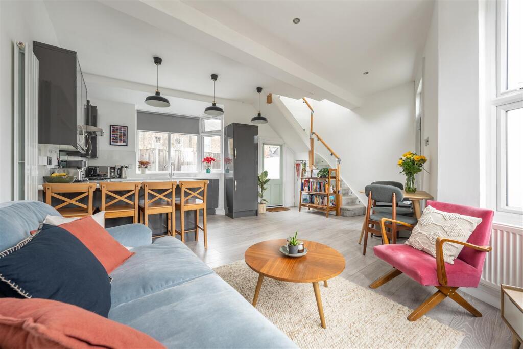 House in London - View 2