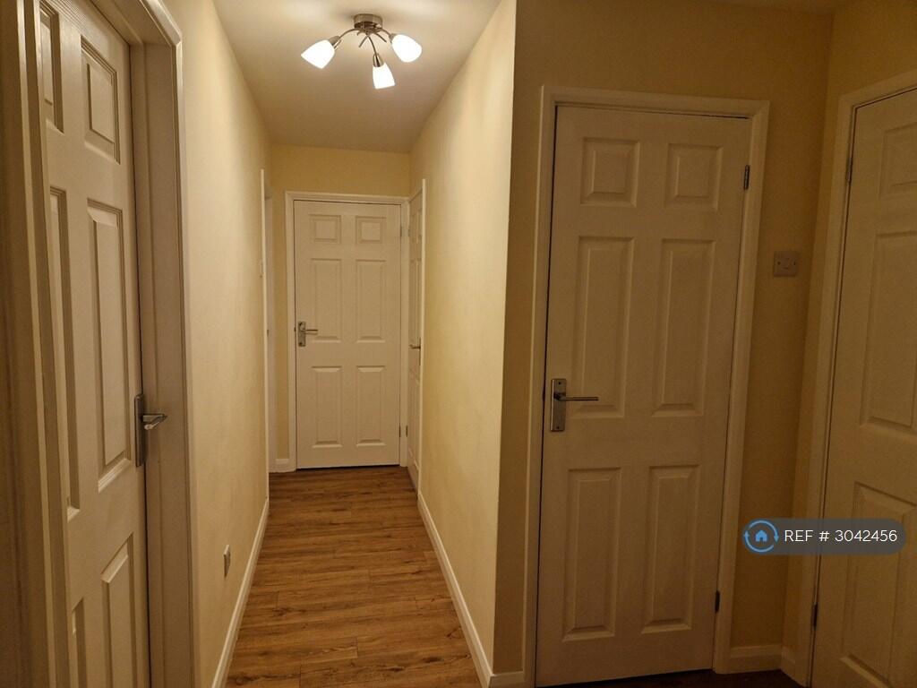 Apartment in Hemel Hempstead - View 3