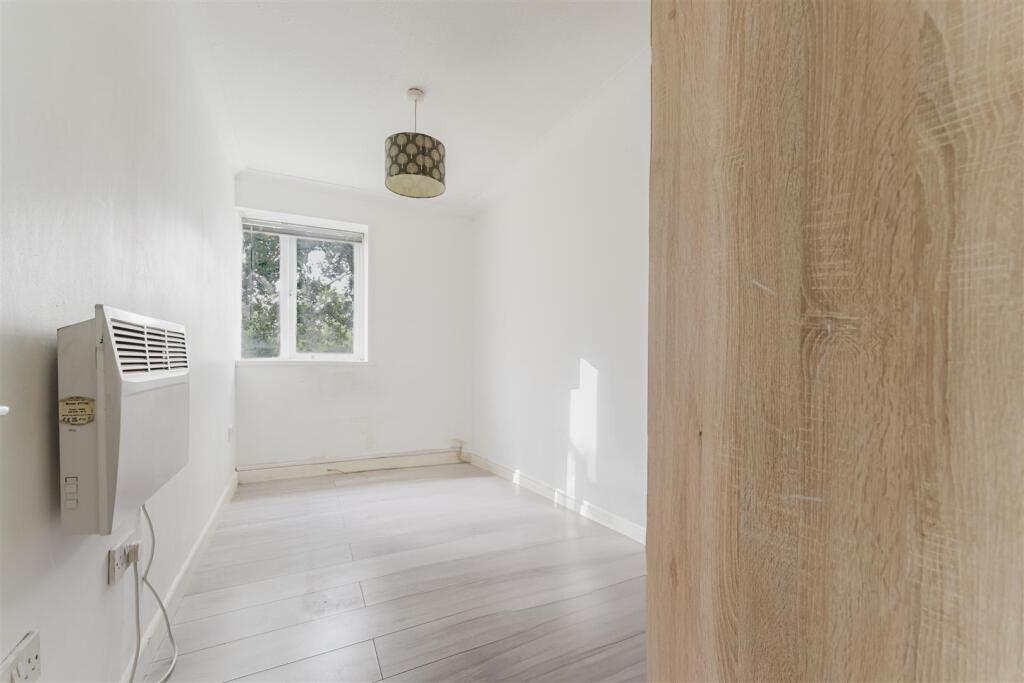 Apartment in Twickenham - View 5
