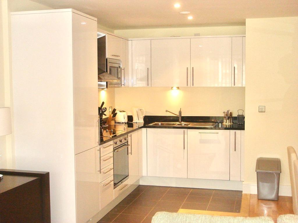 Main image of property: 73B Drayton Park, Highbury & Islington, Arsenal, London, N5 1DX