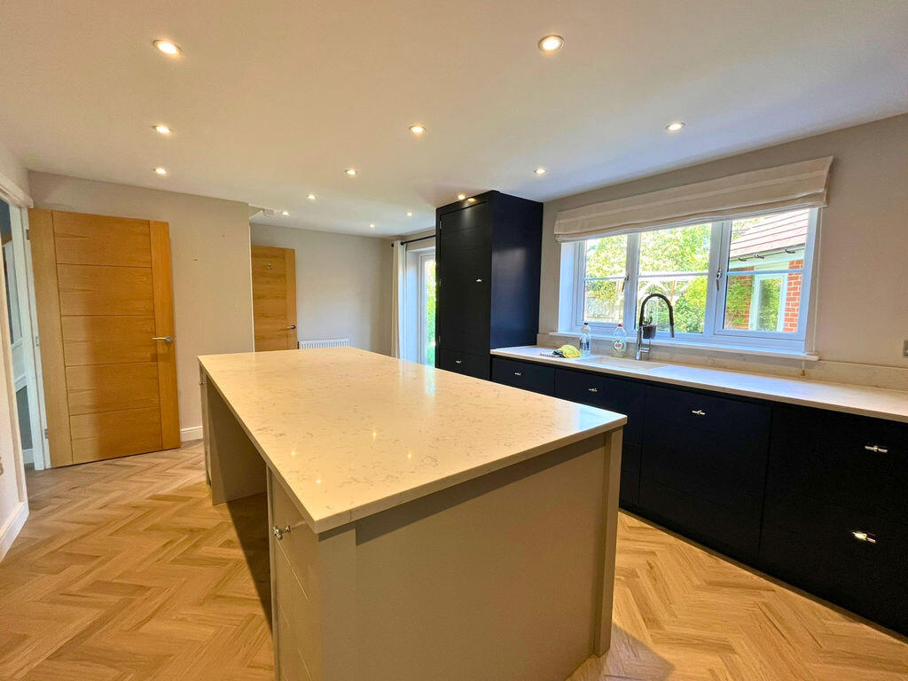 Harrow Drive, Headley, Thatcham - View 6