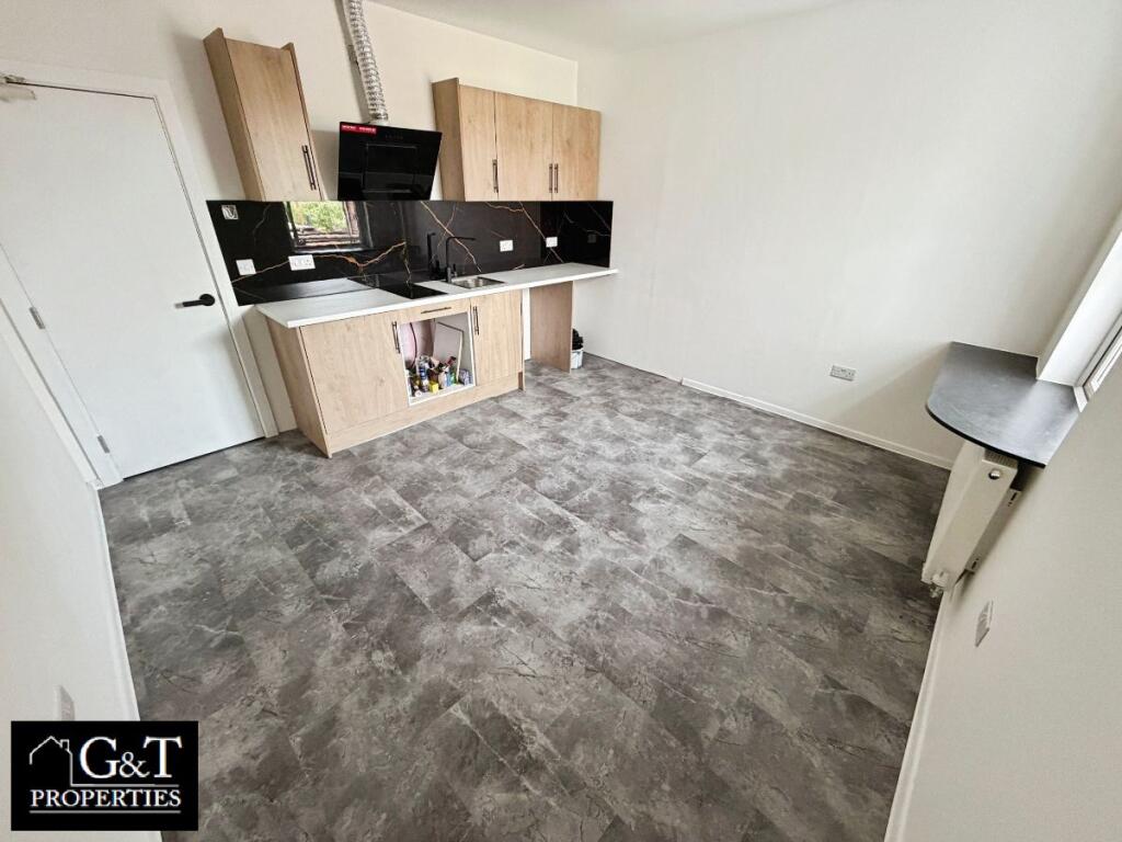 Apartment in Dudley, Netherton - View 2