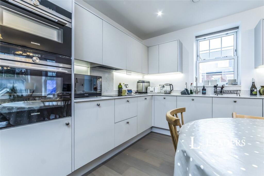 Main image of property: London Road, Sevenoaks, TN13