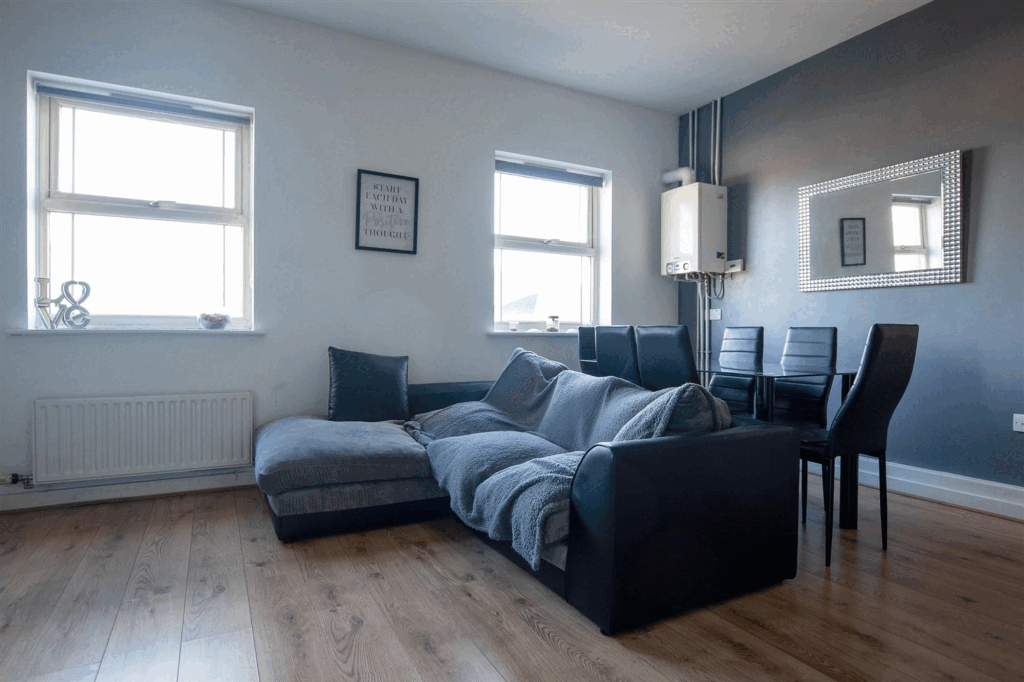 Irthlingborough Road, Wellingborough, NN8 - View 6