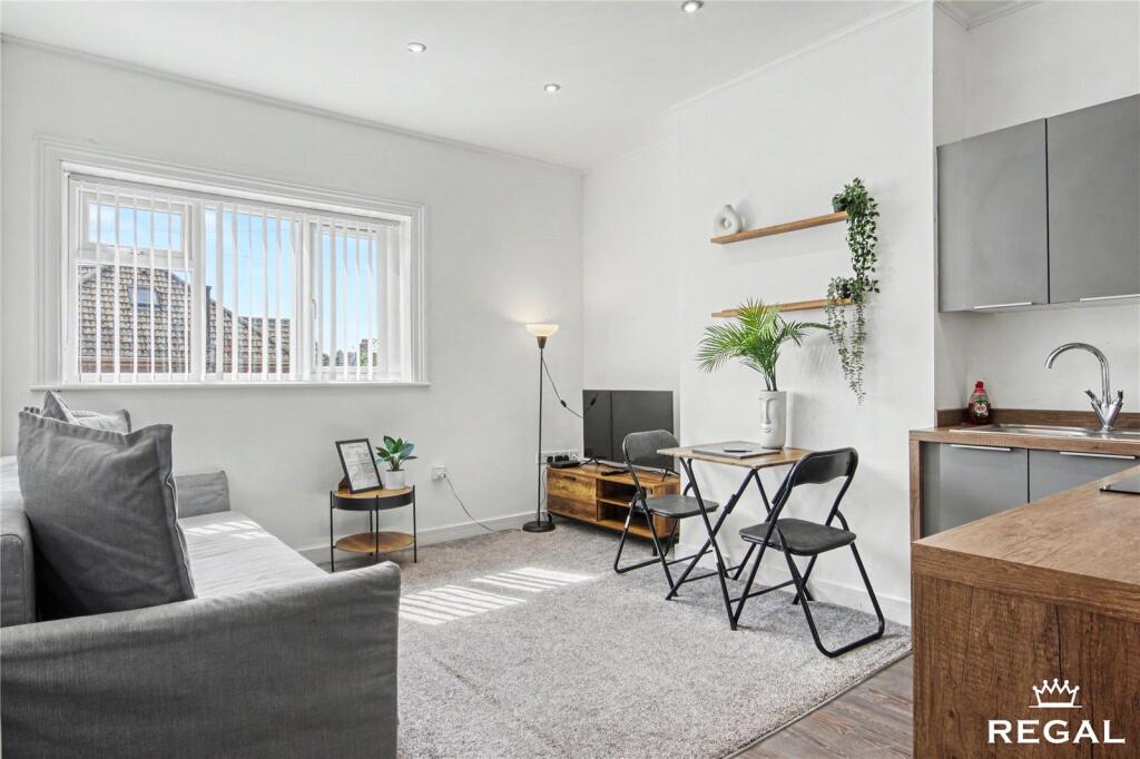 Apartment in Poole, Upper Parkstone - View 2