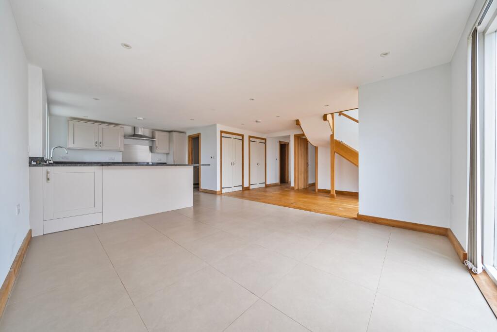 House in Ashford, Charing - More