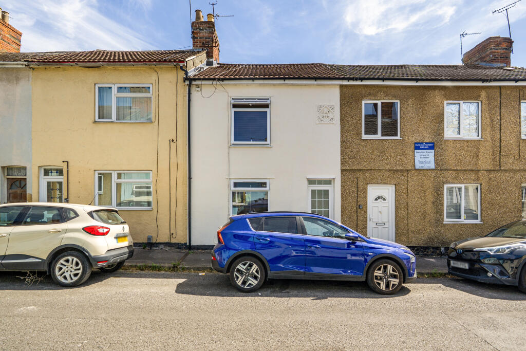 3-bed terraced on Albion Street, Swindon, SN1 5LJ, £230,000
