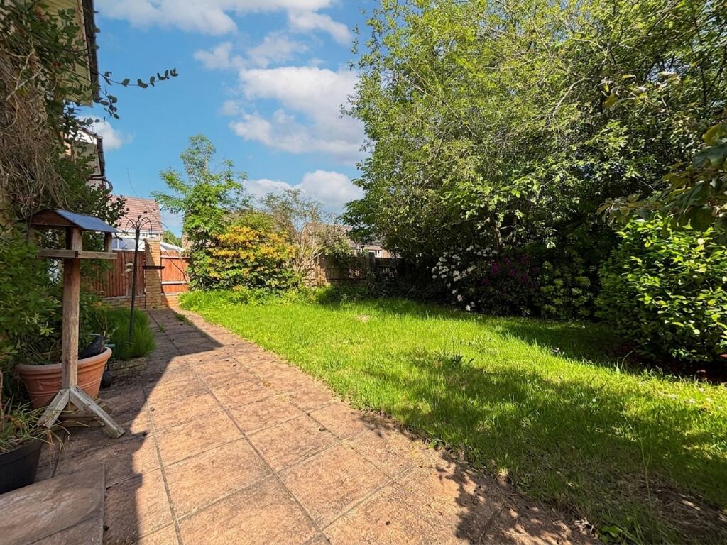 Churchill Close, Alderholt, SP6 photo 3