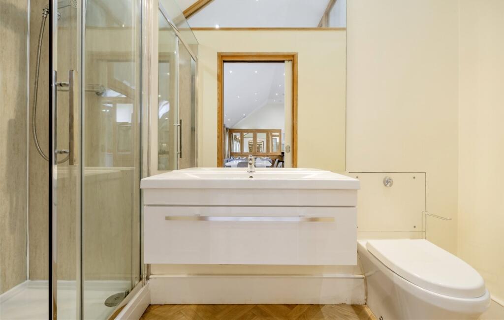 3 bedroom end of terrace house for rent