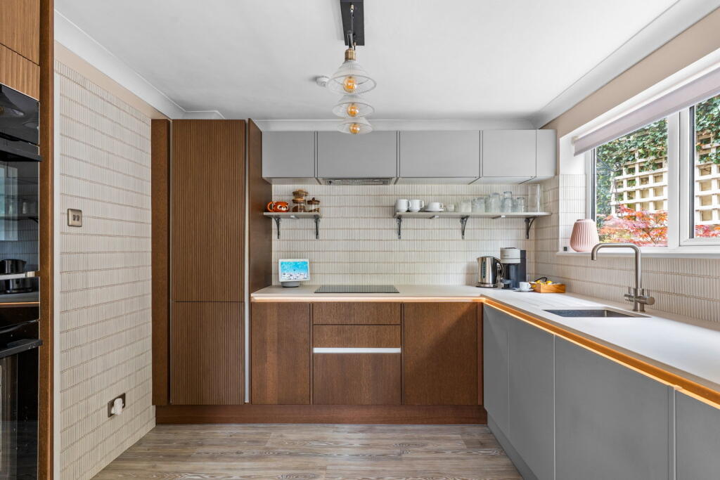House in Croydon - View 3