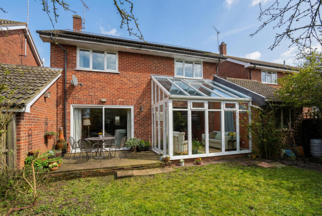Priory Close, Ickleton, Saffron Walden, Cambridgeshire, CB10 photo 3
