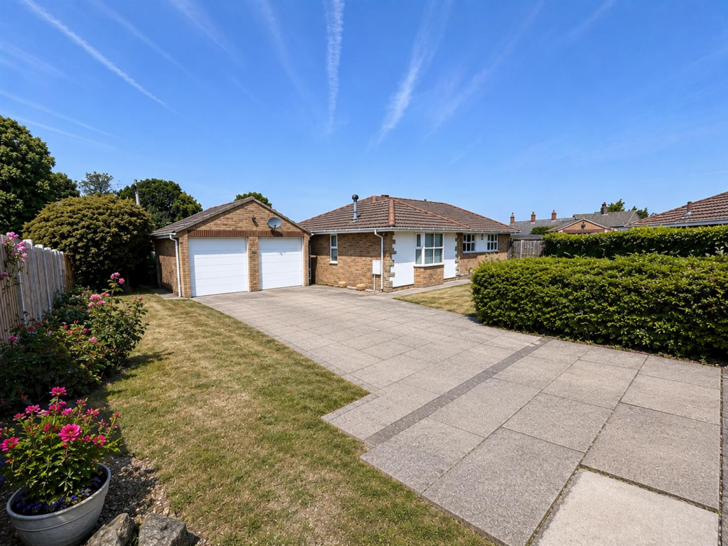 Main image of property: Craven Wood Close, Barnsley, S75 2NY