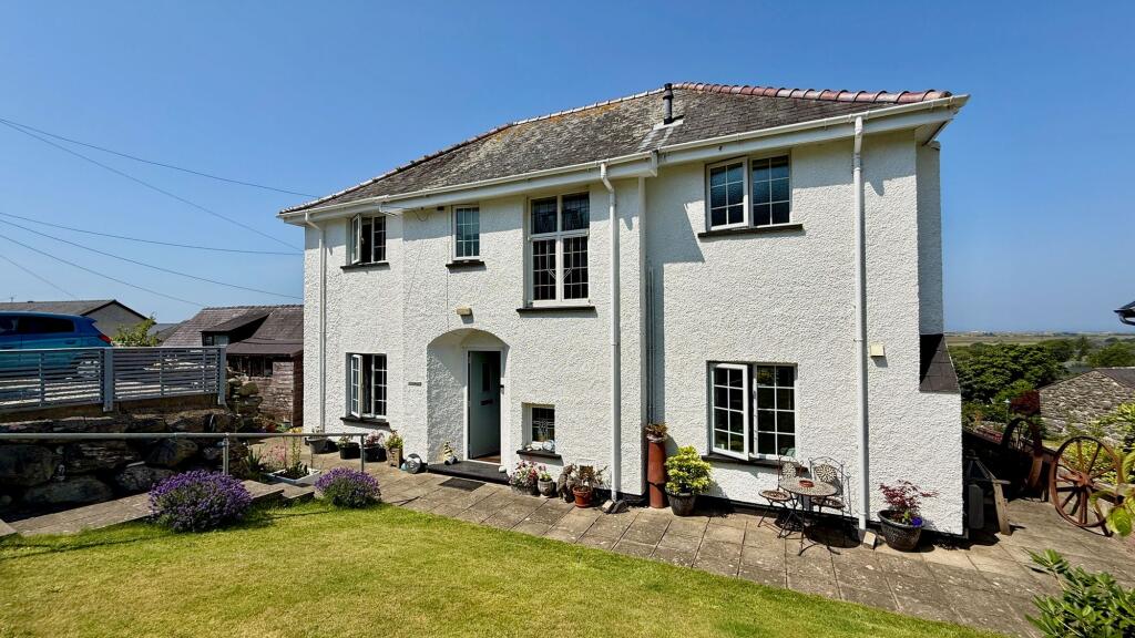 Main image of property: Dyffryn Ardudwy, LL44