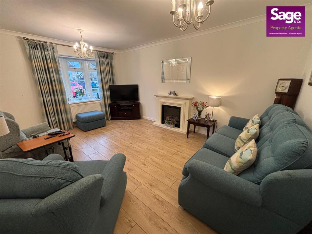 Chester Close, New Inn, Pontypool photo 3