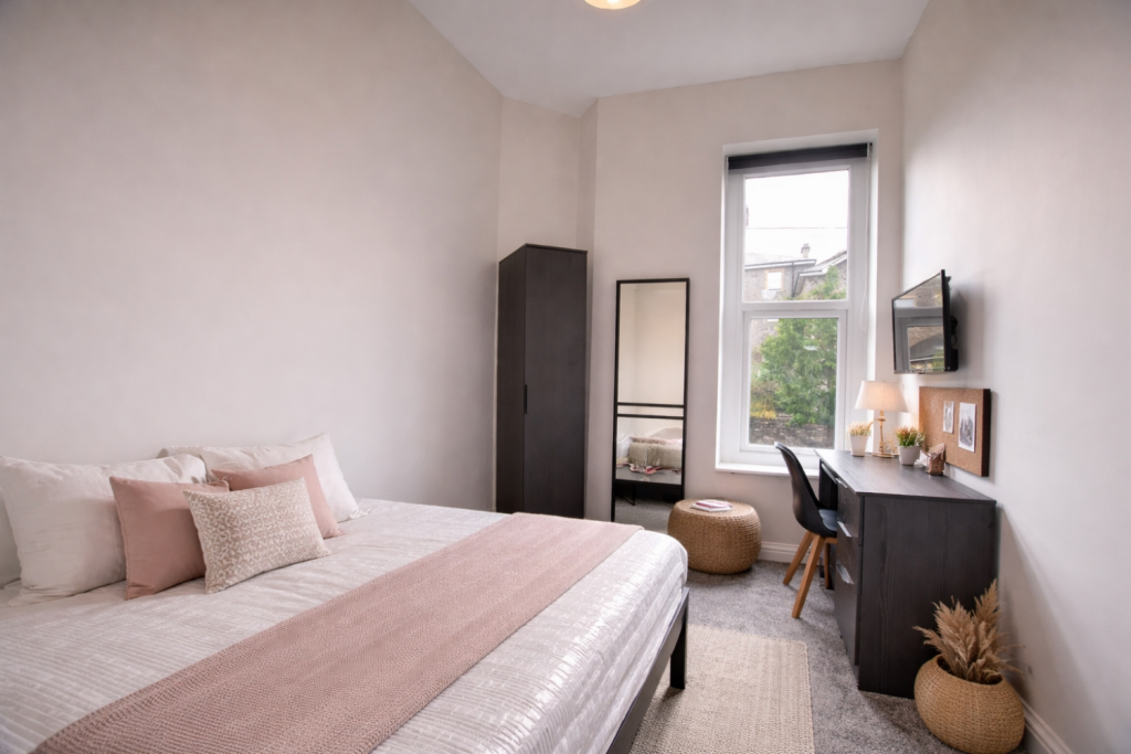 Main image of property: Room 6, Ashley Down Road, BS7 9JZ