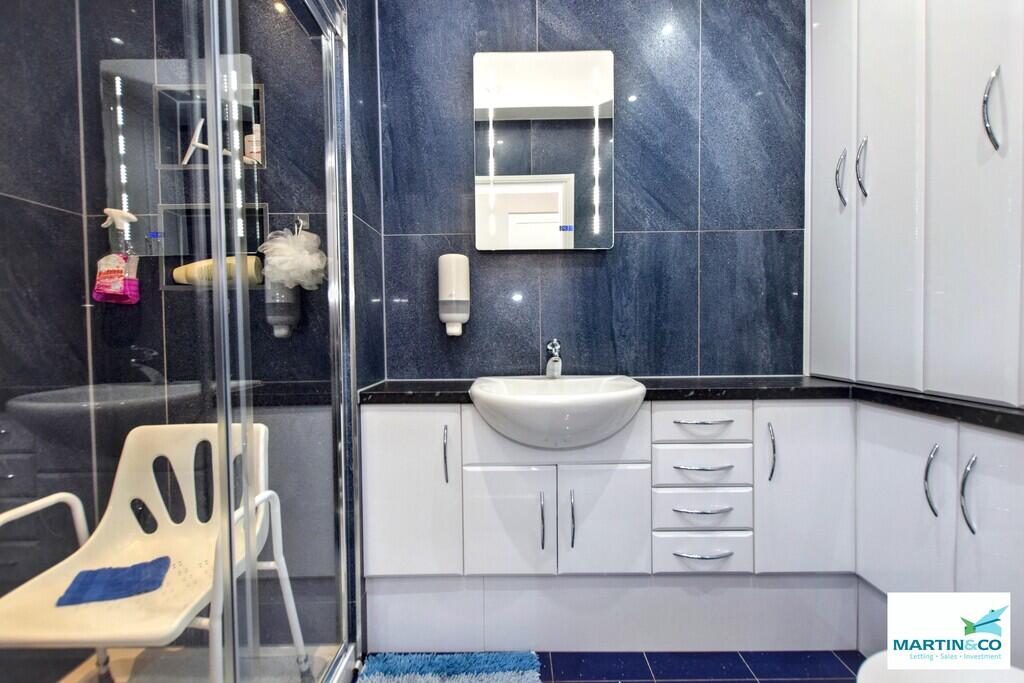 House in Hinckley and Bosworth, Hinckley - More
