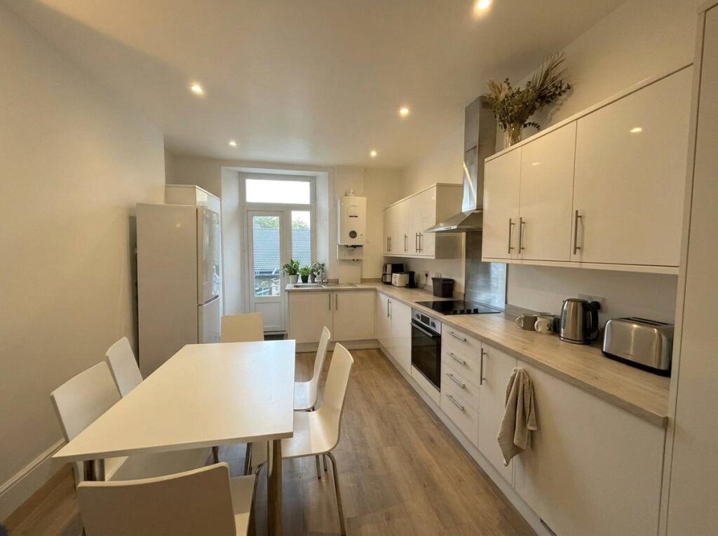 Apartment in Bristol, Cotham - View 2