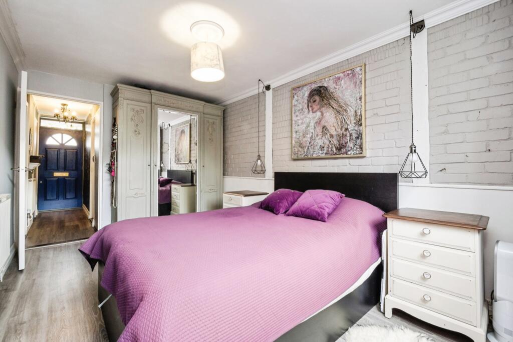Tiptree Crescent, Clayhall, Essex, IG5 photo 4