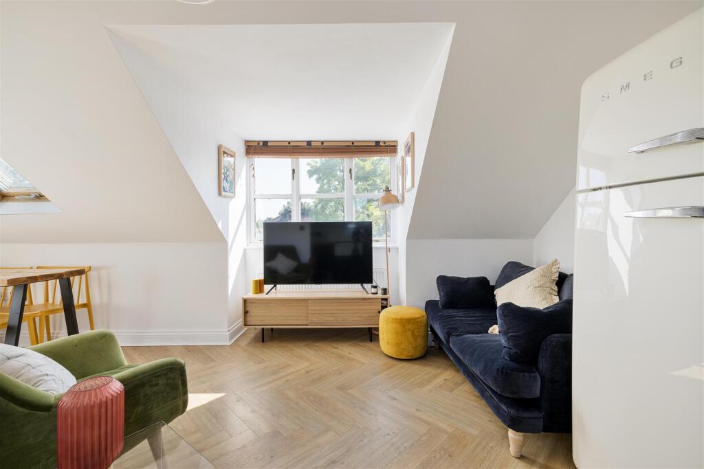Apartment in London, Chapel End, Walthamstow - More