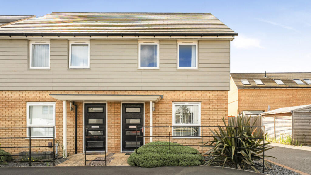 2-bed semi-detached on Green Lane, Bedford, MK42 6BA, £300,000