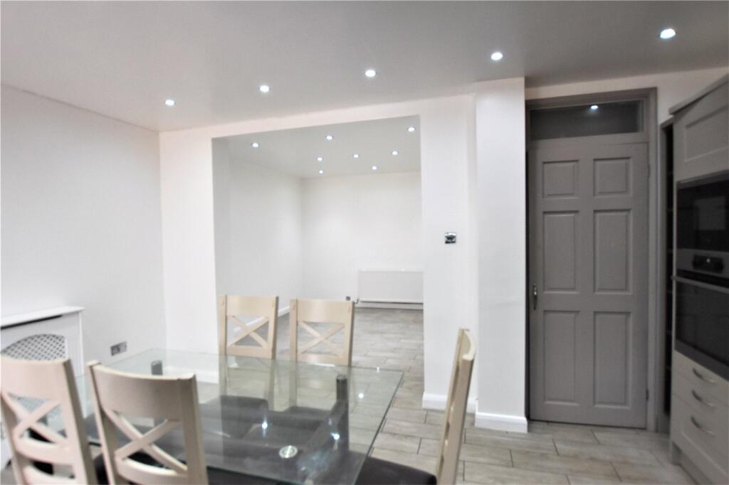 House in Croydon - View 4