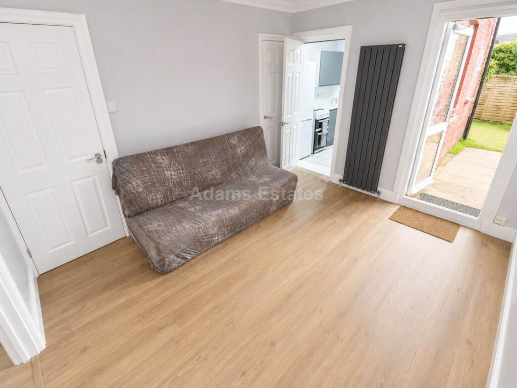 Apartment in Reading - View 4
