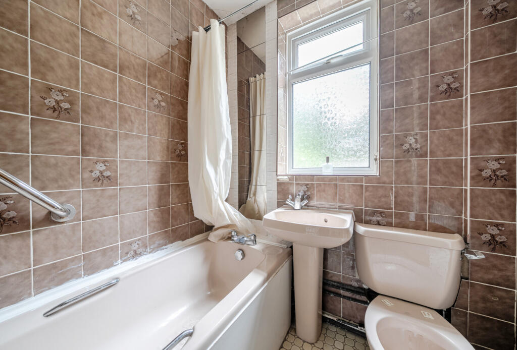 House in London, Morden - View 4