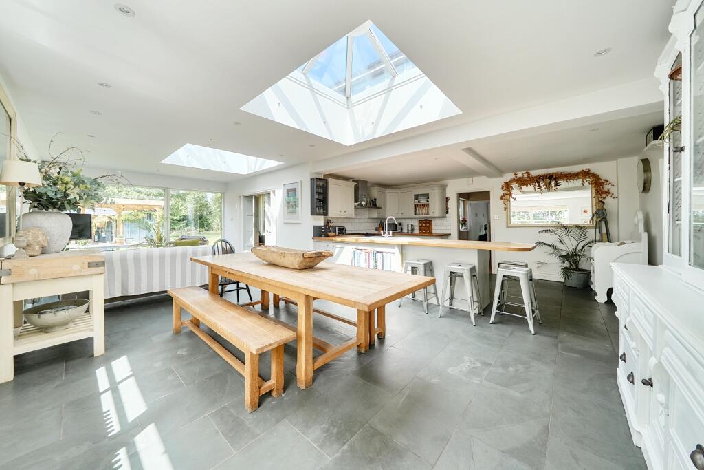 House in Guildford - View 5