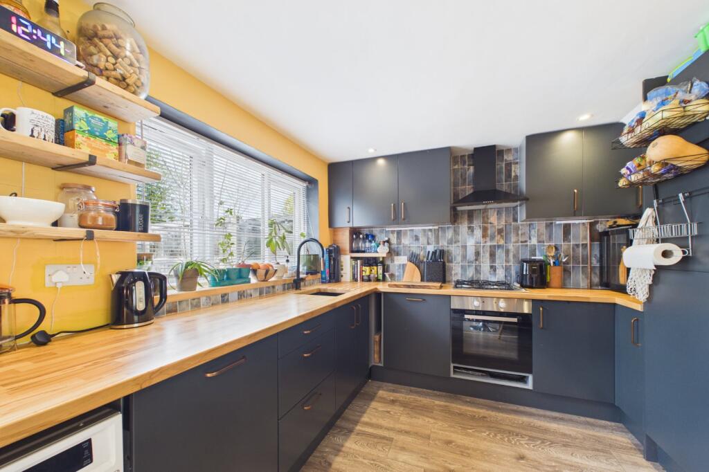 Heron Wood Road, Aldershot, Hampshire, GU12 - View 3