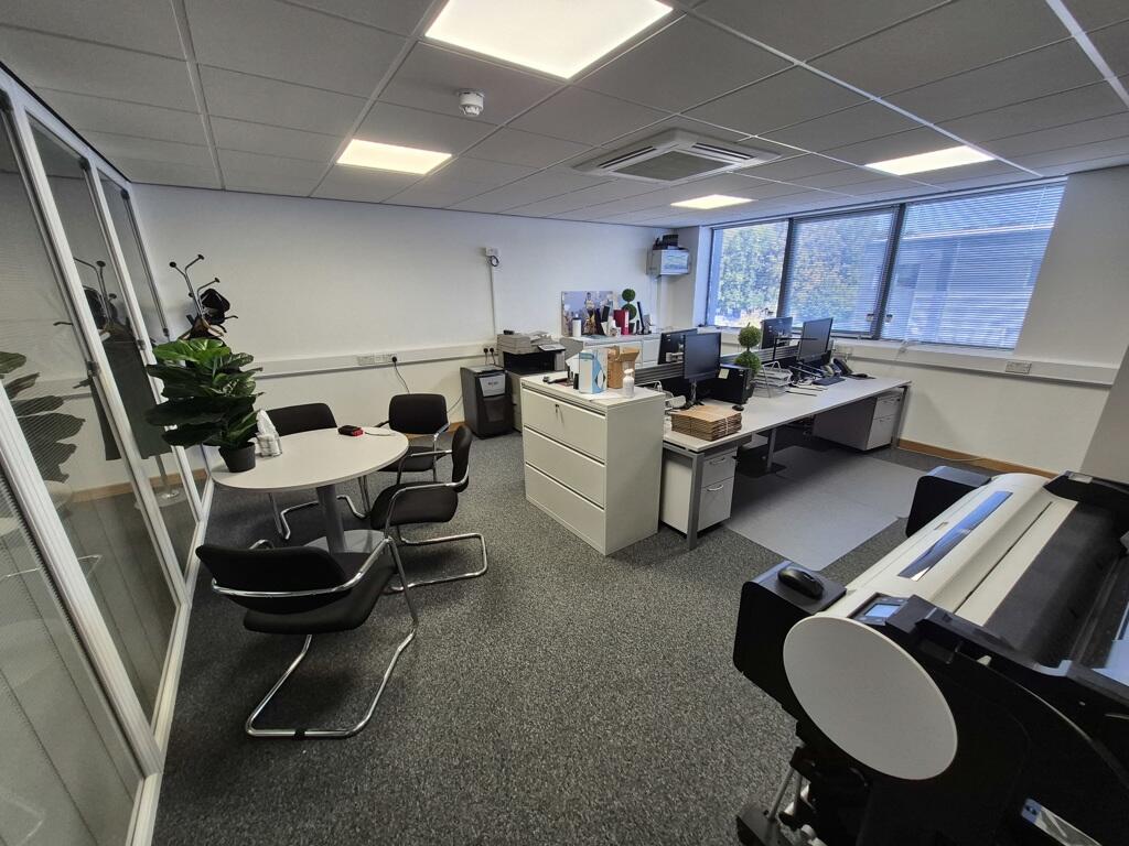 Photo 10