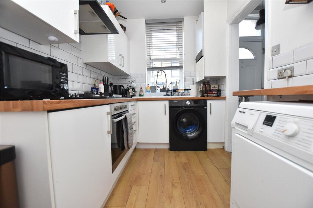 House in Leeds, Well Hill, Morley - View 4