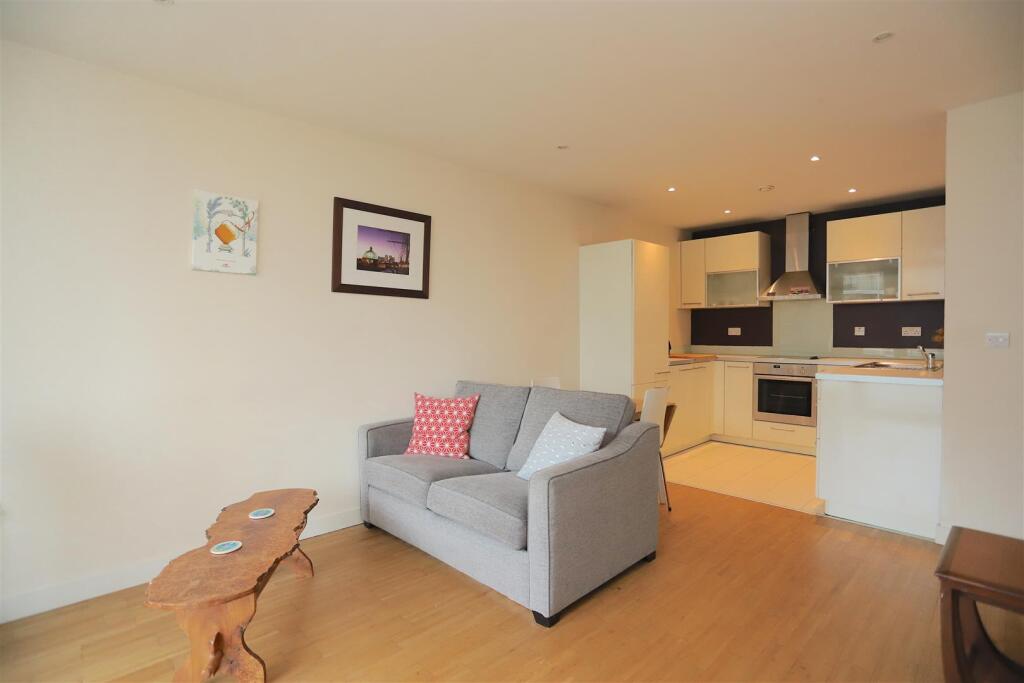 Apartment in Manchester, Greater Manchester - View 4