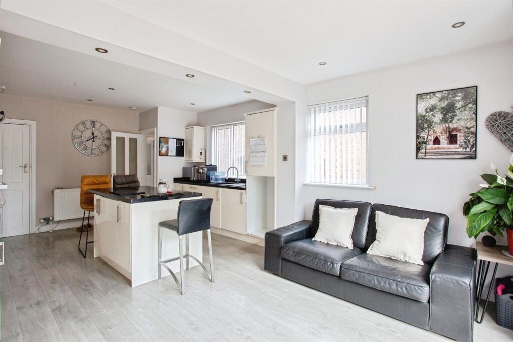 House in Rotherham, Brinsworth - More