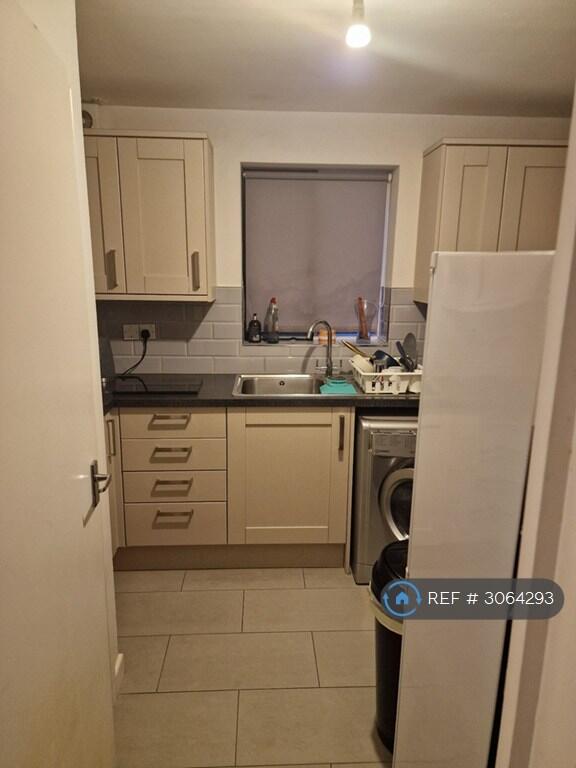 Apartment in London, Mill Meads, West Ham - More