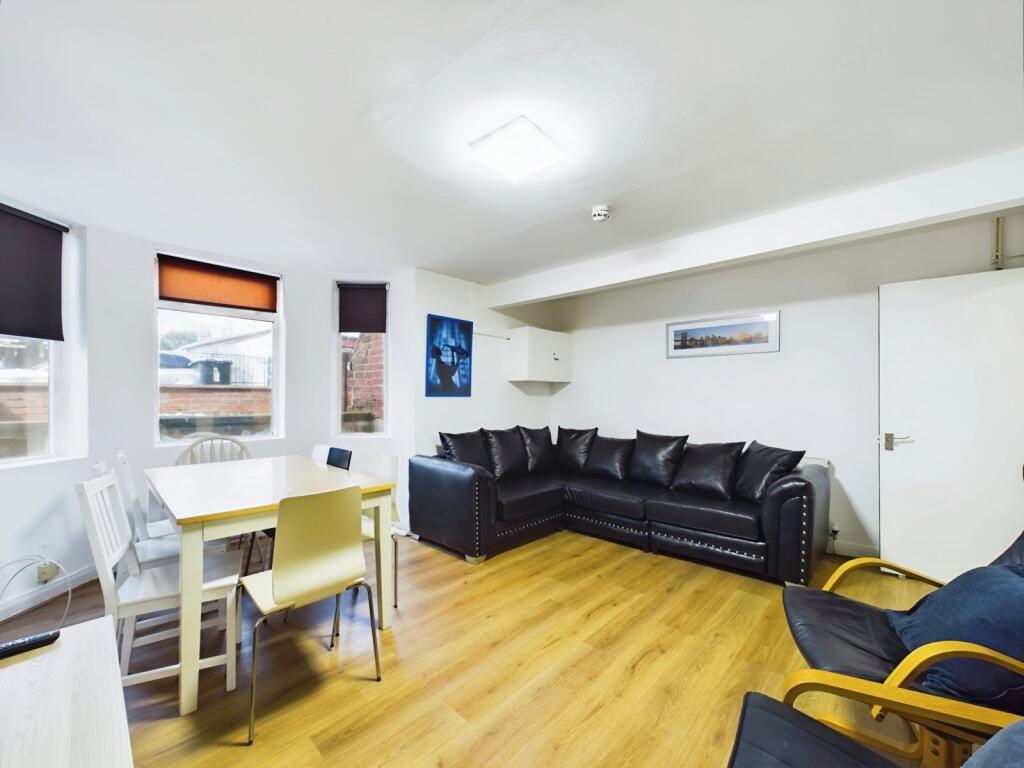 House in Leeds, Hyde Park - View 5