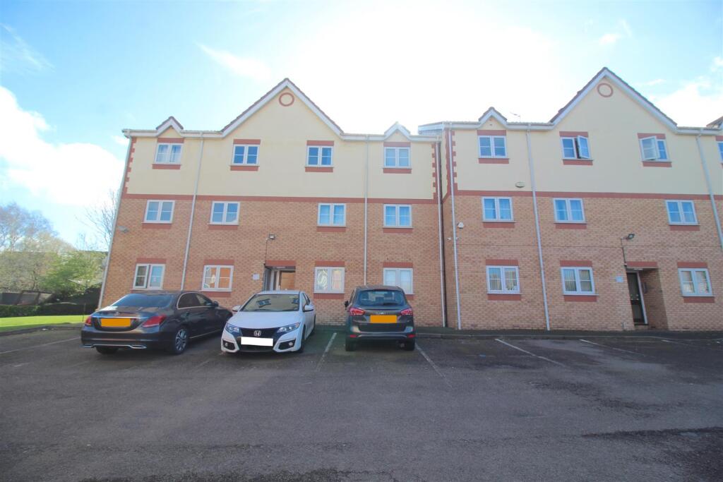 2-bed flat on Barwell Road, Birmingham, £120,000