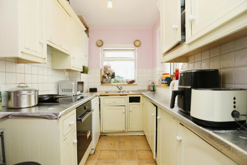 House in London - View 2