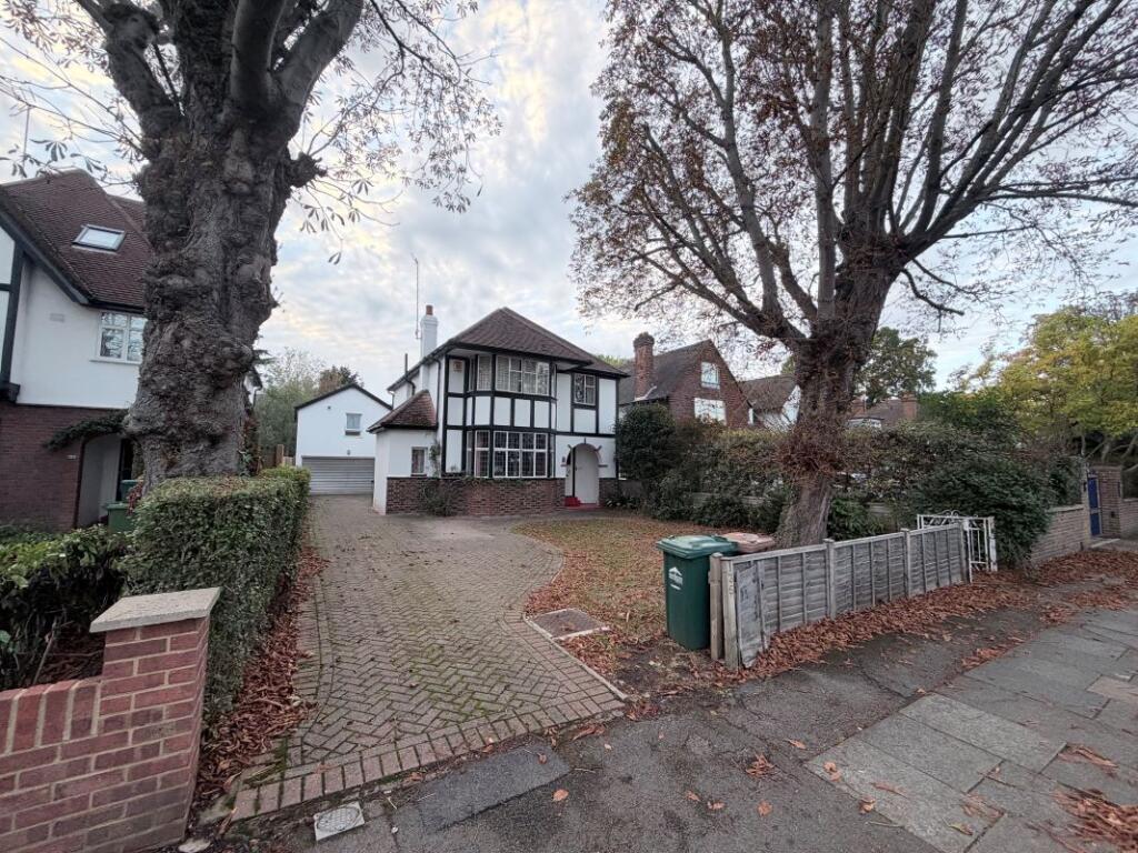 135 The Avenue, Sunbury-on-Thames, Middlesex, TW16 5EQ photo 2