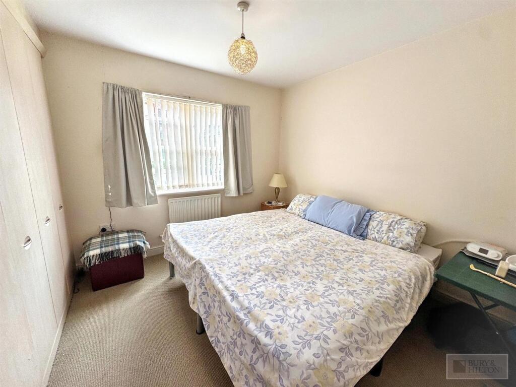 Apartment in Stoke-on-Trent - More