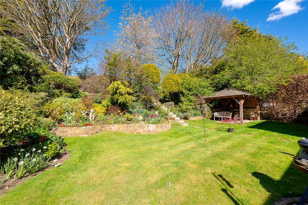 Albans Close, Bardsey, LS17 photo 3