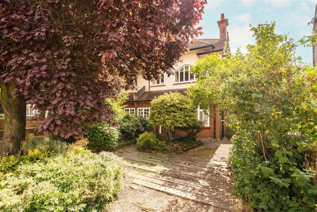 Main image of property: Park Hill, Clapham